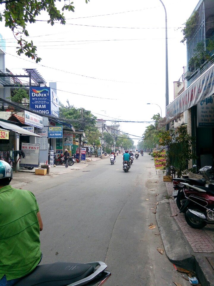 Bán nhà mặt tiền đường Sơn Hưng, dt 4( 5,2)x 25m, nhà cấp 4 gần chợ.