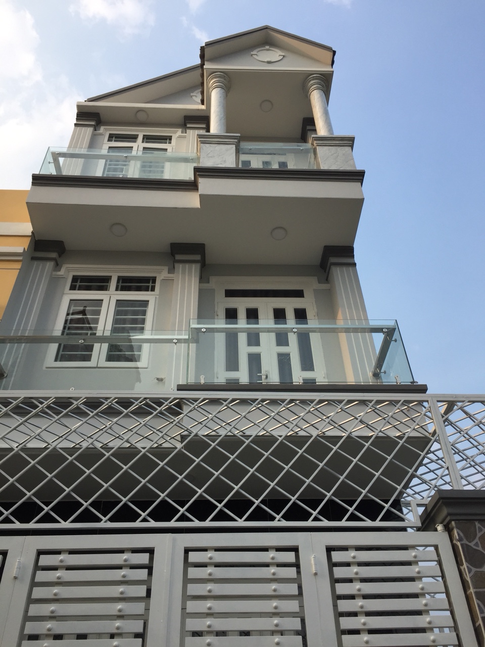 Bán nhà mới 3 lầu hẻm 1247 Huỳnh Tấn Phát, Nhà Bè, Dt 5,8x13m. Giá 3,8 tỷ