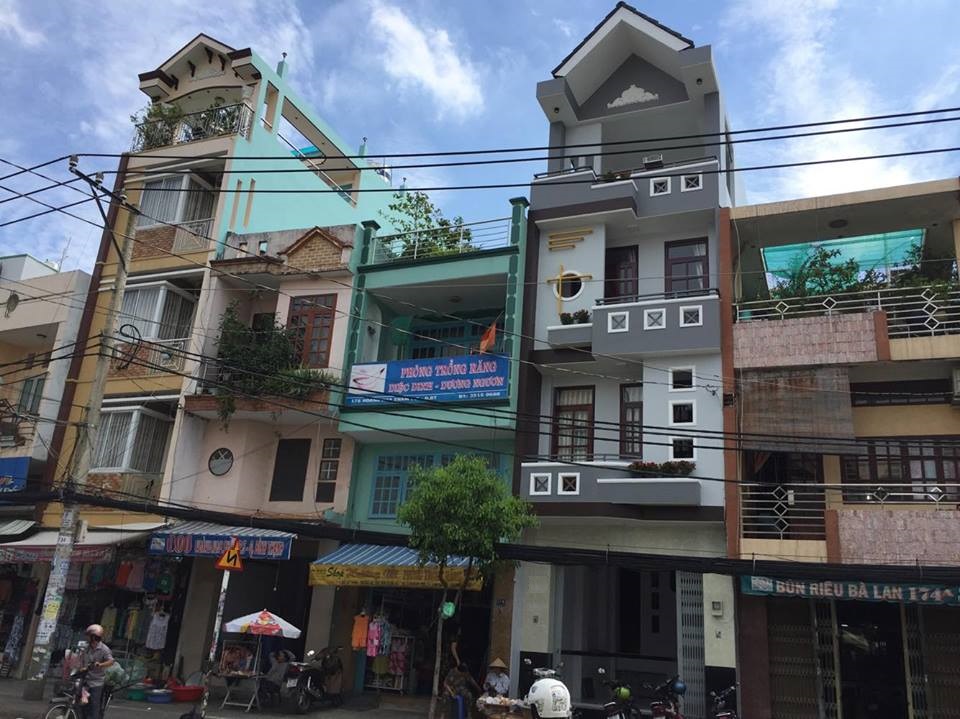 Cần bán nhà Mặt Tiền đường Lê Văn Huân, Tân Bình. 4,5 x 22 m2, 10 tỷ.