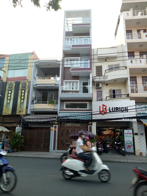 Bán nhà mặt tiền Bình Phú, đối diện cổng Metro Mega Market, p.10, quận 6, diện tích 4x24m