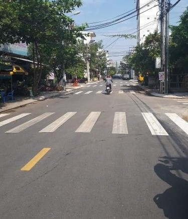 Bán nhà nát hướng Bắc mặt tiền đường lớn khu Tân Quy Đông, Quận 7