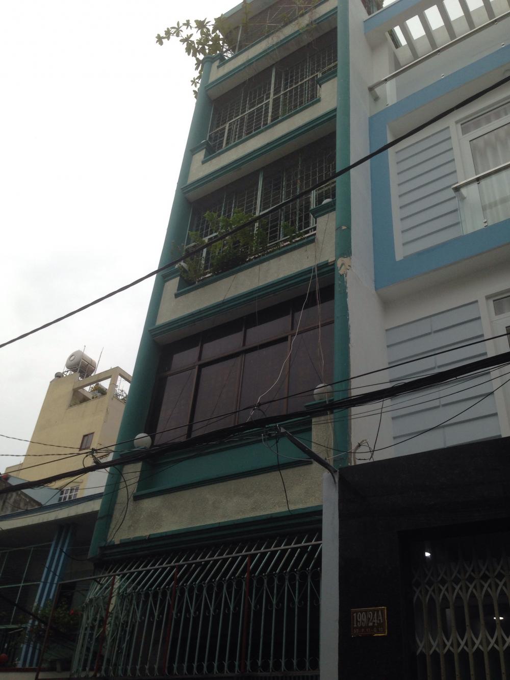 Gia đình cần bán nhanh nhà riêng đường Nguyễn Kim, quận 10. DT: 4*12m. Khu kinh doanh hàng điện máy