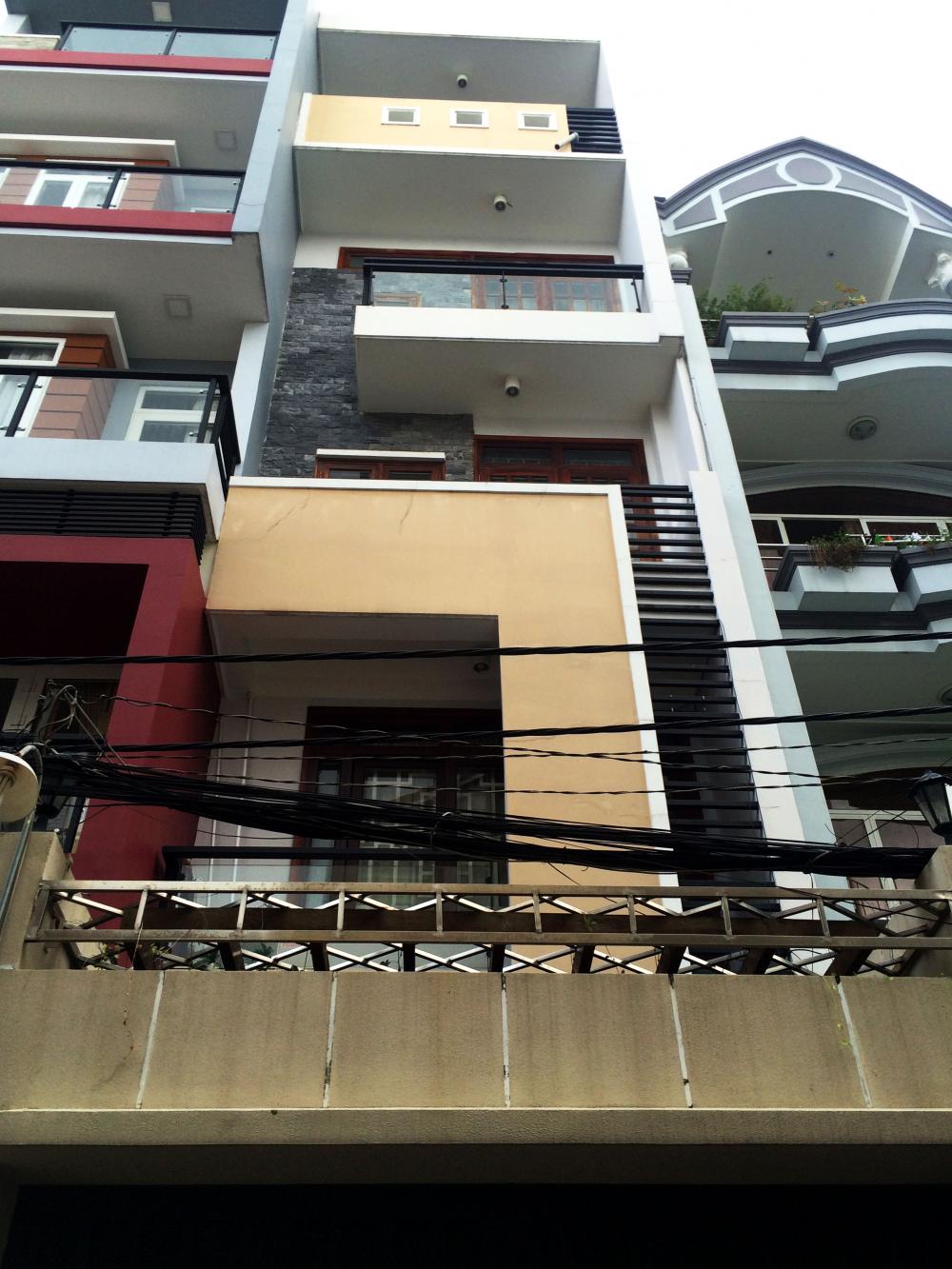 Bán gấp nhà Ký Con, Q. 1, góc Lê Thị Hồng Gấm, DT 4.3mx17m, 4 tầng, thu nhập 50tr/th