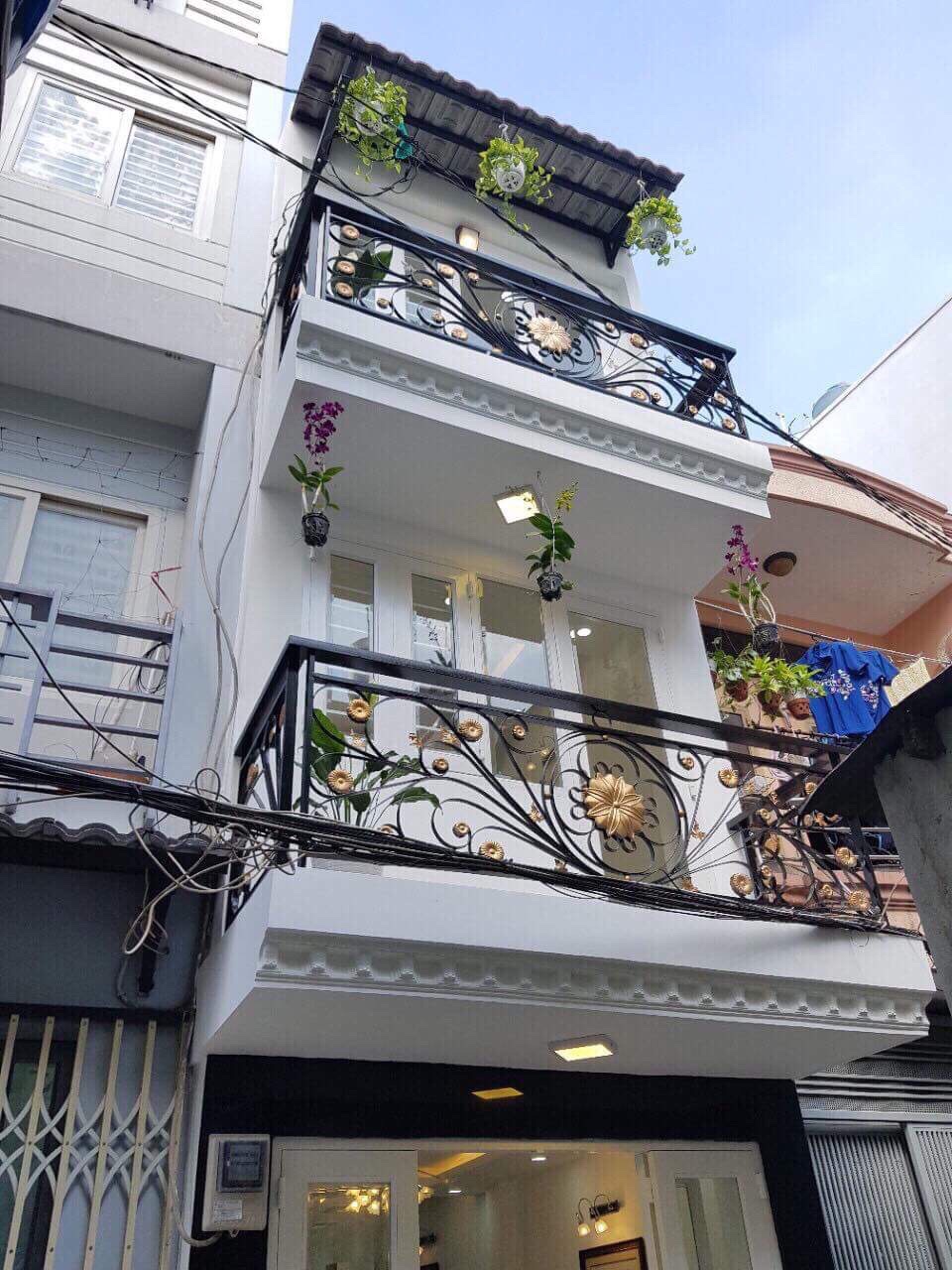 Bán nhà mới 2 lầu đường Thích Quảng Đức P5 Phú Nhuận