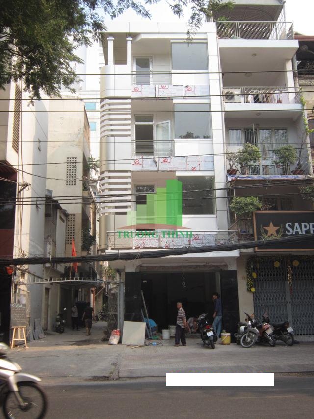 Bán nhà MT đường Huỳnh Thúc Kháng, Q.1, 4x18, 1 trệt, 3 lầu, sân thượng, giá 65 tỷ