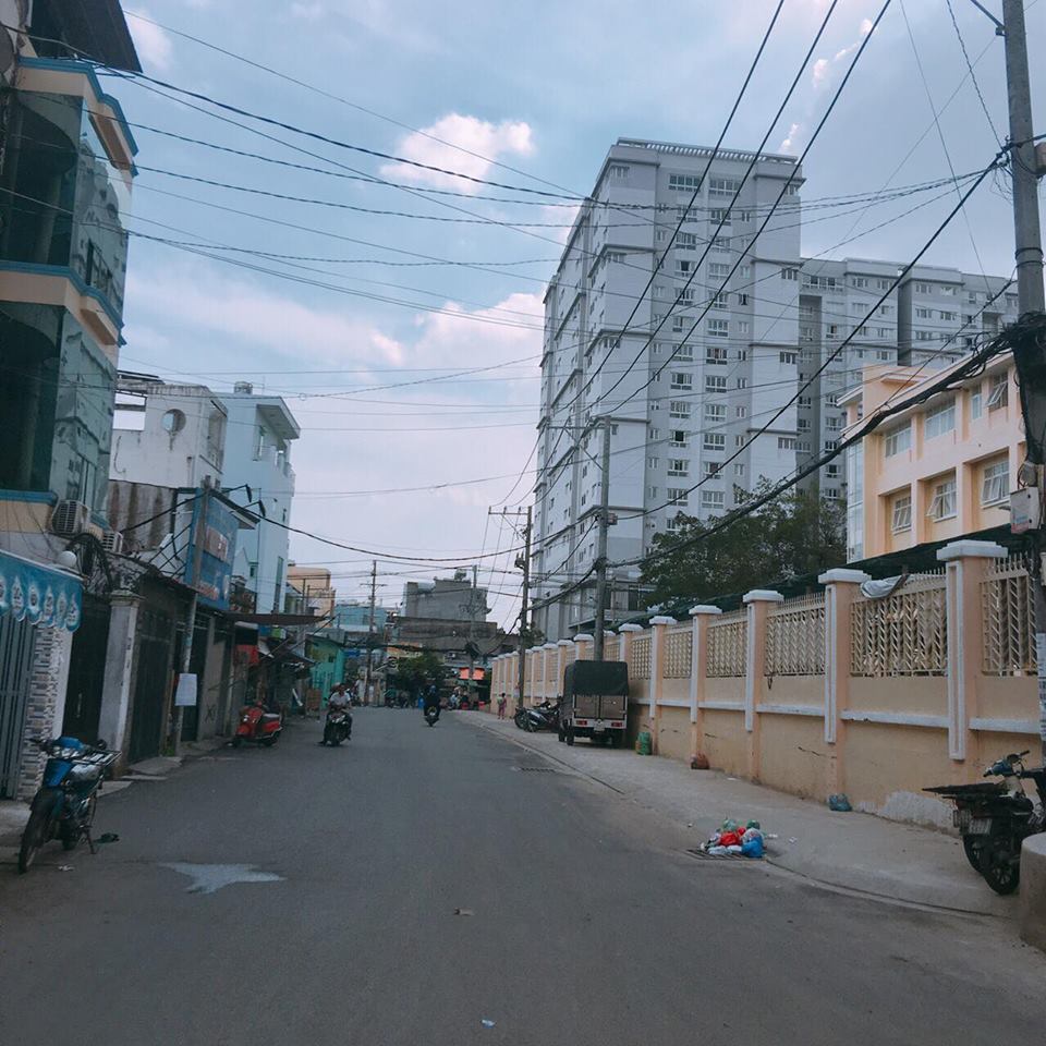 Bán nhà Nguyễn Xí đoạn 2 chiều, cạnh Vincom, HXH 6M, giá 7.5 tỷ