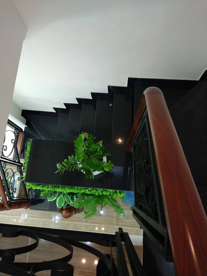 Nhà đẹp khu vip Phú Nhuận, Nhiêu Tứ, 2T, tặng nội thất, giá 2.8 tỷ