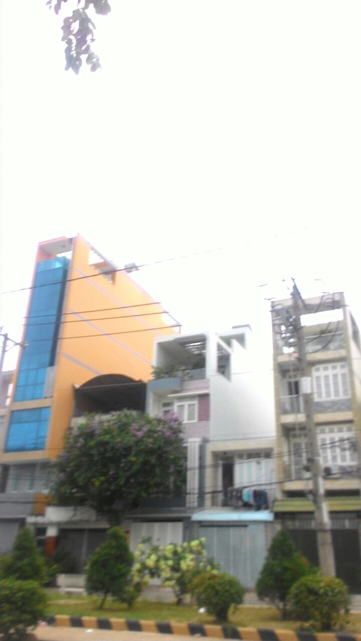 Bán nhà mặt tiền đường Tân Sơn Nhì, Quận Tân Phú, khu kinh doanh - Dt 4x18m; Nhà 4 tấm; Giá 14.3 tỷ (TL)