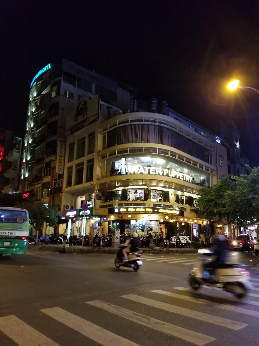 Khách sạn 3 sao ngay góc 2MT Lê Lai và Nguyễn Văn Tráng, Q1, 8.5x20m, 1 hầm, 12 lầu, giá 200 tỷ