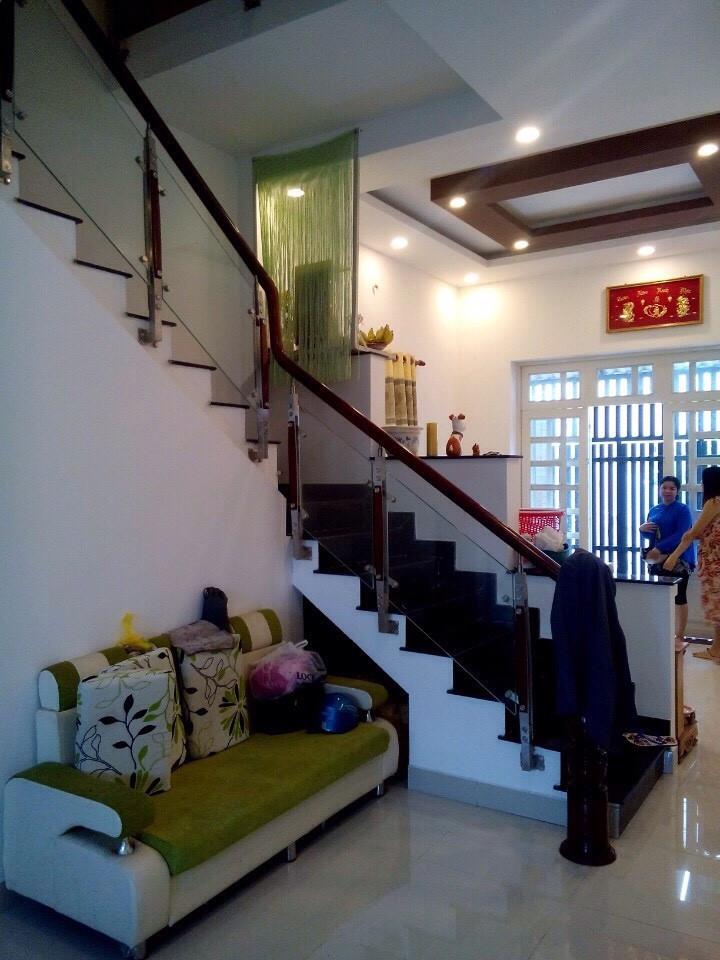 Bán gấp căn nhà 2 lầu, 4x14m SHR hẻm 6m, đường Huỳnh Tấn Phát