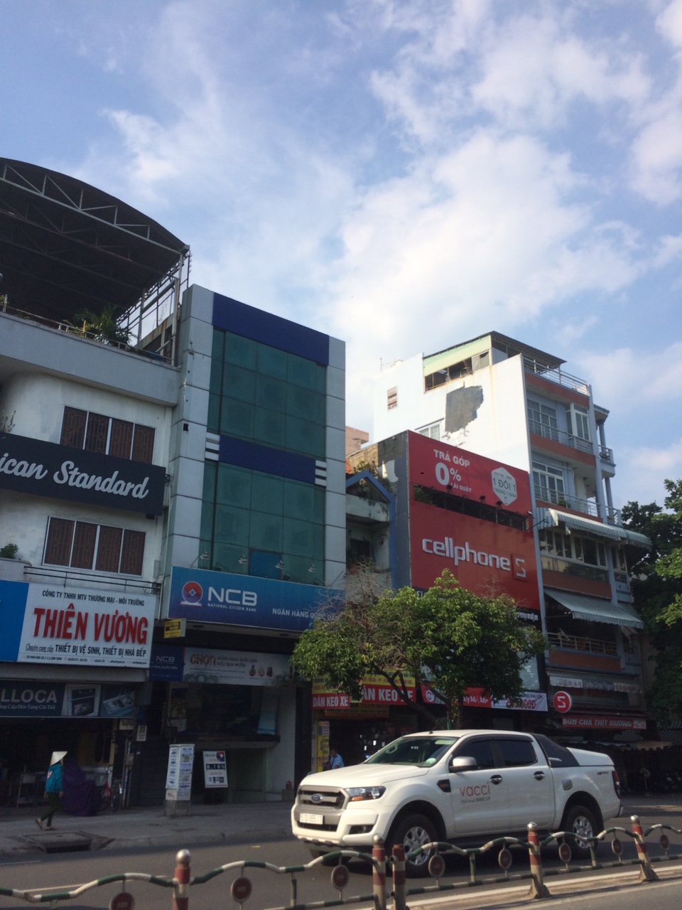 Nhà bán Lê Quang Định, P14, 3.8x20m, DT 80m2, 2 lầu sân thượng, 5 phòng ngủ, giá 5.6 tỷ