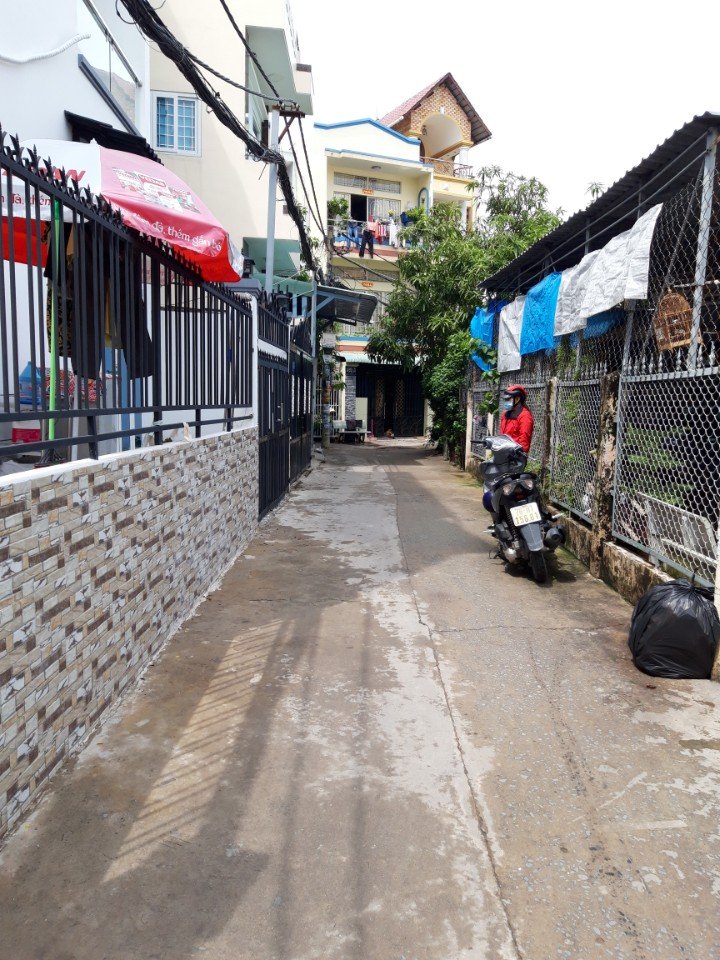 Bán góc 2 mặt tiền hẻm 1093, Huỳnh Tấn Phát, Quận 7, xe hơi trước nhà