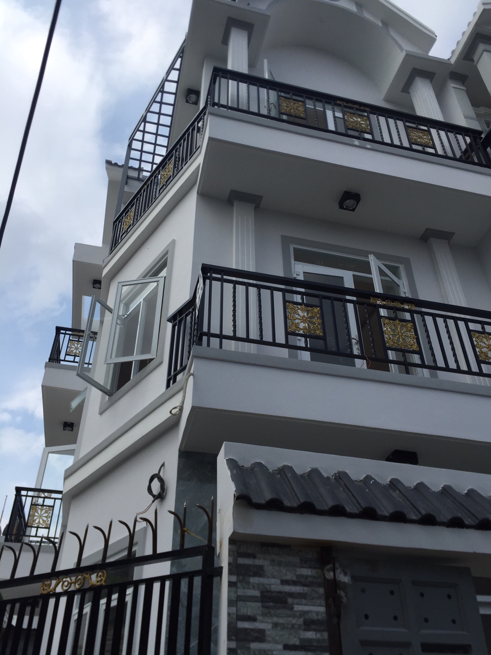 Bán gấp nhà đẹp 3 lầu lô góc 2 mặt tiền hẻm 935 Huỳnh Tấn Phát, Quận 7, DT 6x12m. Giá 4,48 tỷ