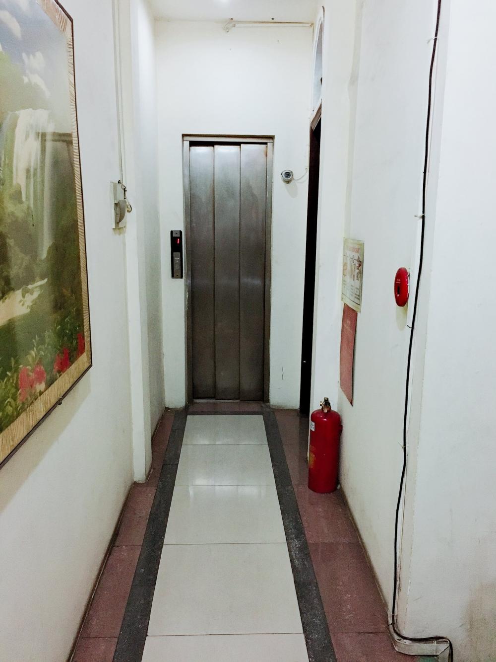 Cần Bán Gấp Lạc Long Quân F8 Tân Bình. 90 m2, 7 lầu, có thang máy. Hiện Đang cho thuê 100tr/T