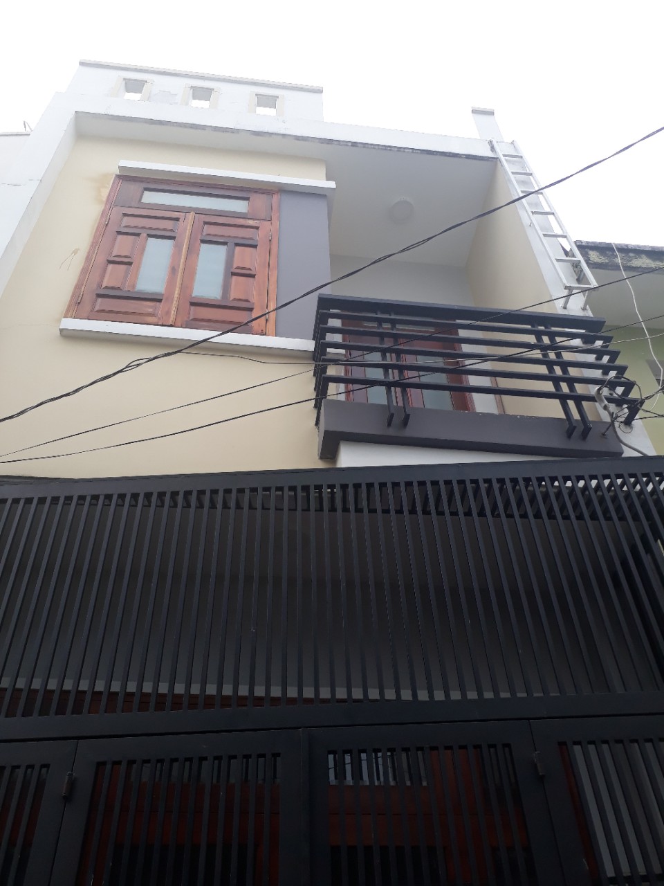 cần bán nhanh căn nhà 1 trệt 1 lầu đường 22,Linh Đông,Thủ Đức,sổ H riêng hoàn công đầy đủ,gần Phạm Văn Đồng 400m.