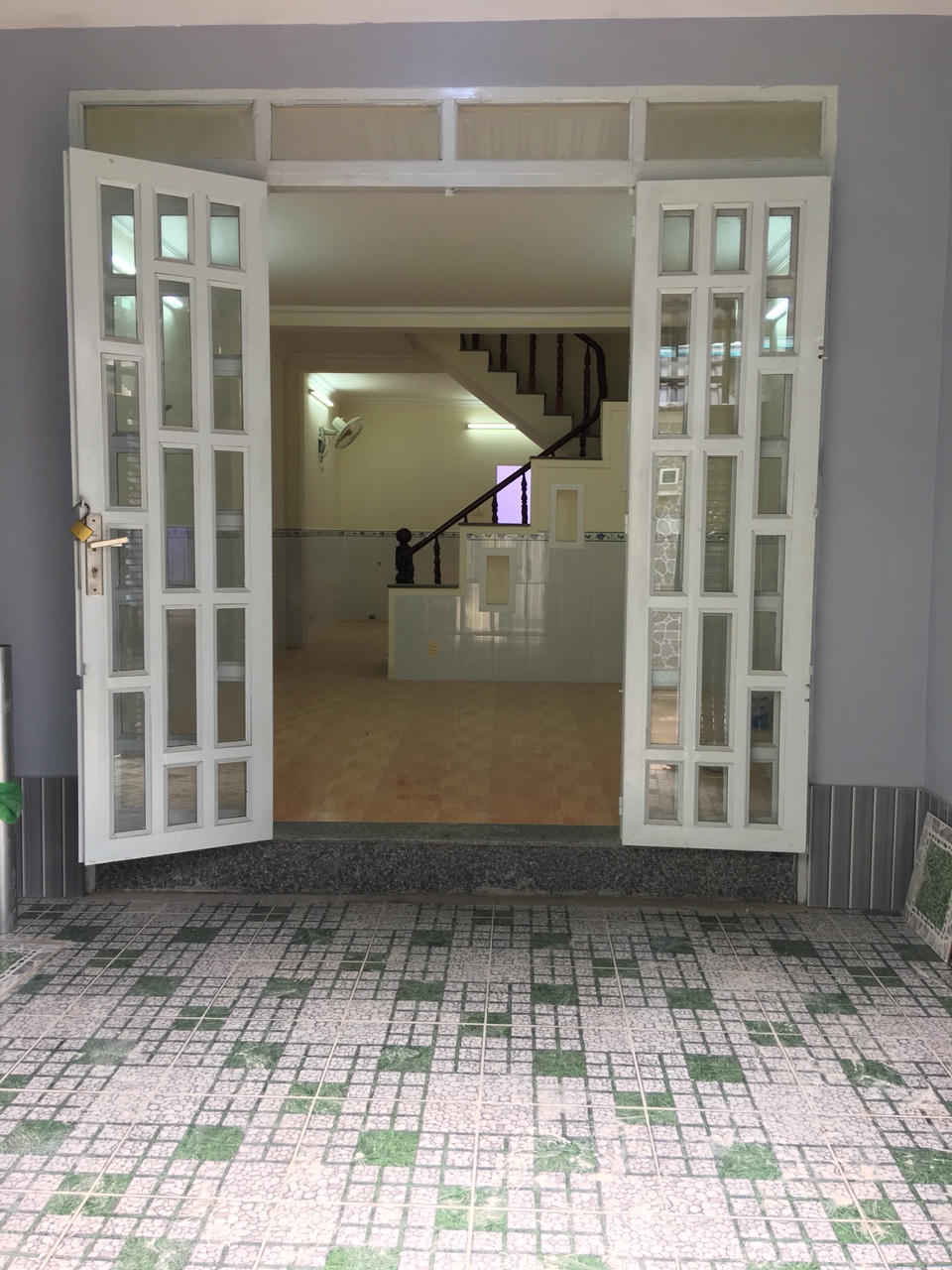 Bán nhà gần Phạm Thị Giây, DT 4x14m, 1 trệt 1 lầu, đường 4m, sổ hồng riêng, giá 2.35 tỷ