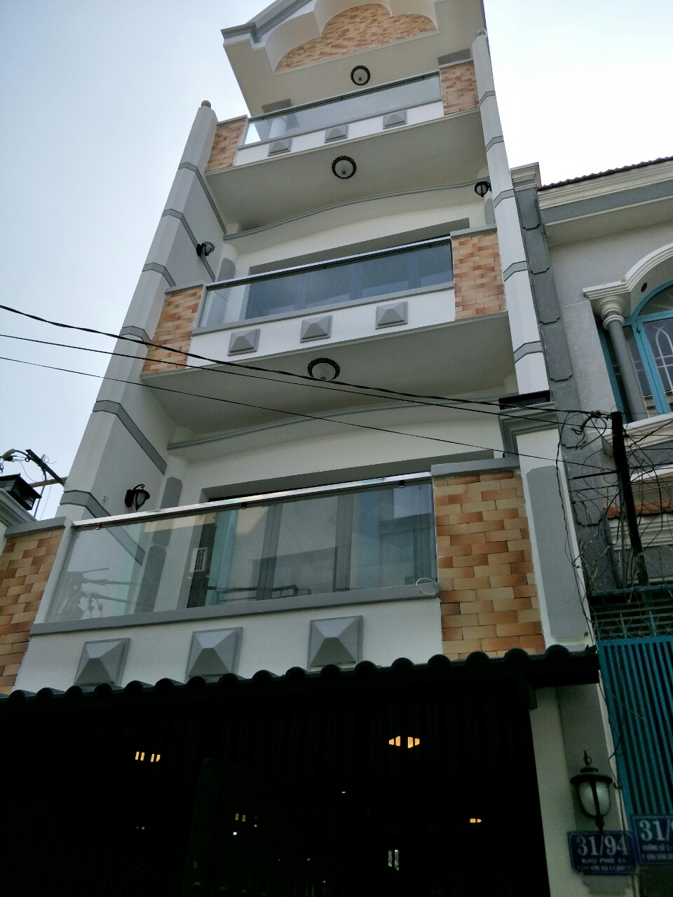 Bán nhà mới 100%, 1 trệt 3 lầu, giá 4.1 tỷ gần chợ Bình Long, đường Bình Long, Q. Bình Tân