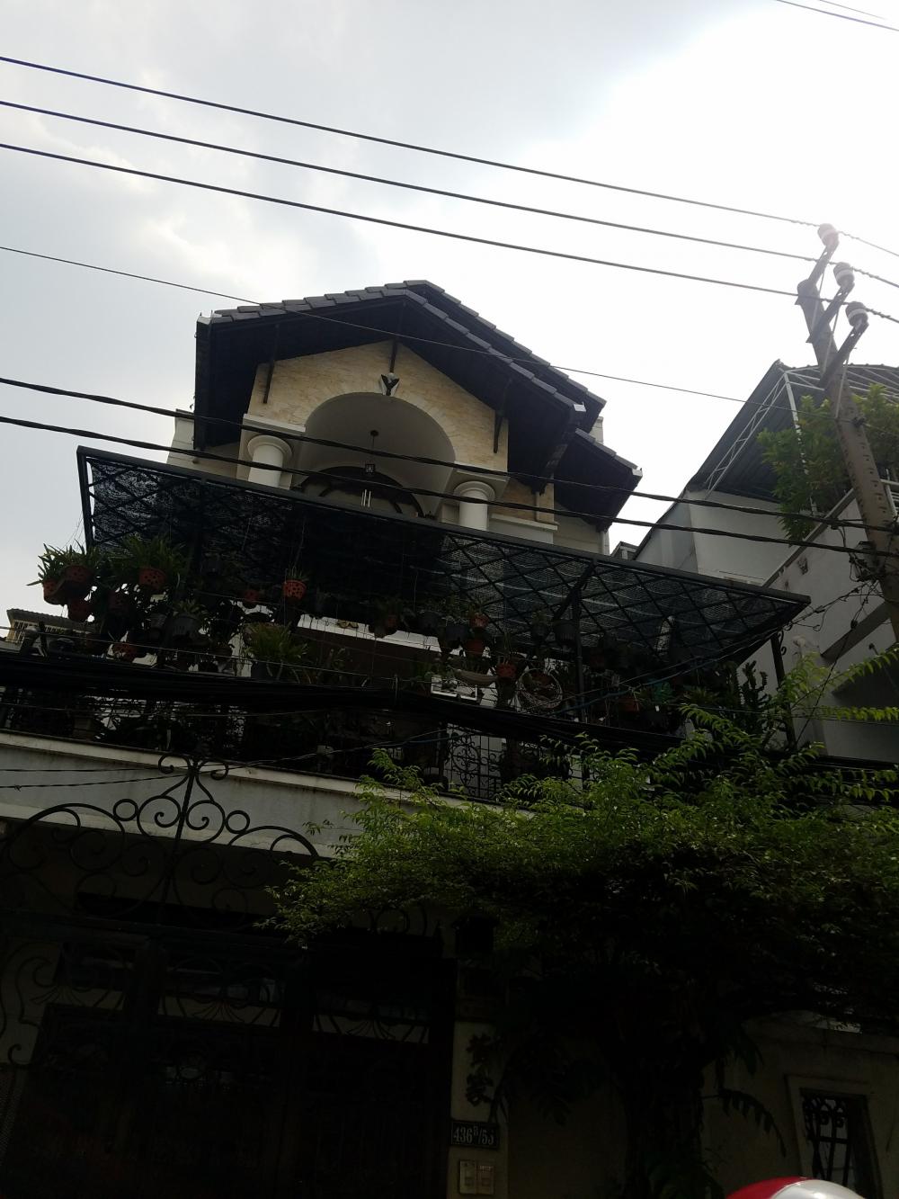 Cần bán gấp nhà 2 mặt tiền đường Nguyễn Cảnh Chân, Quận 1. DT: 4,4m x11m.