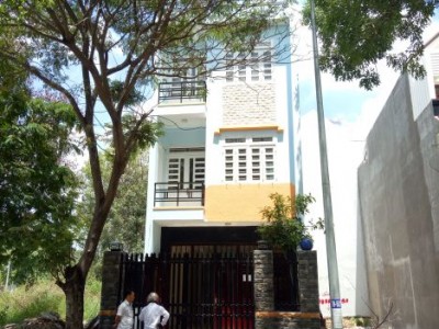 Bán nhà gần ngã 4 Nguyễn Thị Đặng và Nguyễn Thị Kiểu, Hiệp Thành, 5.6m x 16m, giá 5 tỷ