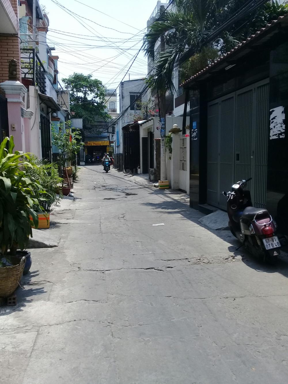 Cần vốn bán gấp nhà căn góc 2 mặt hẻm Nguyễn Nhữ Lãm, Tân Phú, DT 4.8m x 11.3m, giá 4.55 tỷ(TL)