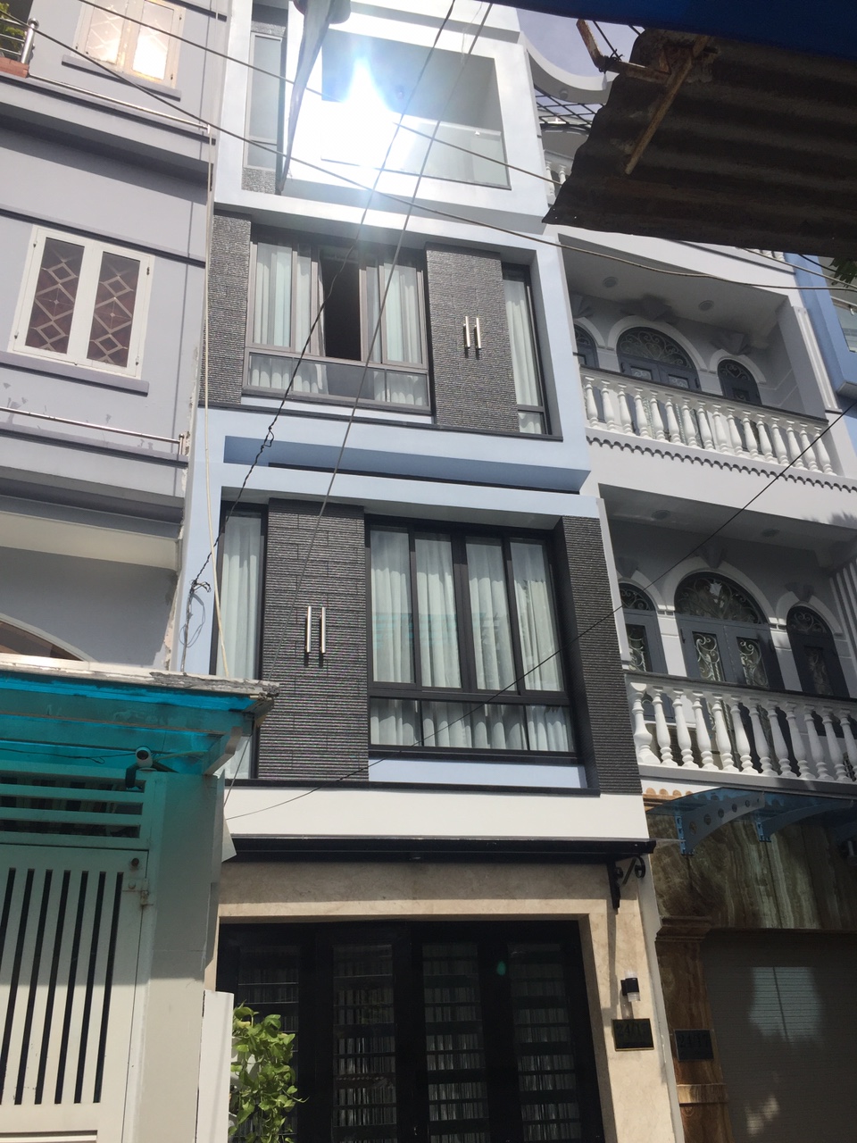 Bán nhà đẹp 3 lầu mặt tiền đường Hoàng Hoa Thám, P12, Q. Tân Bình, giá tốt nhất thị trường