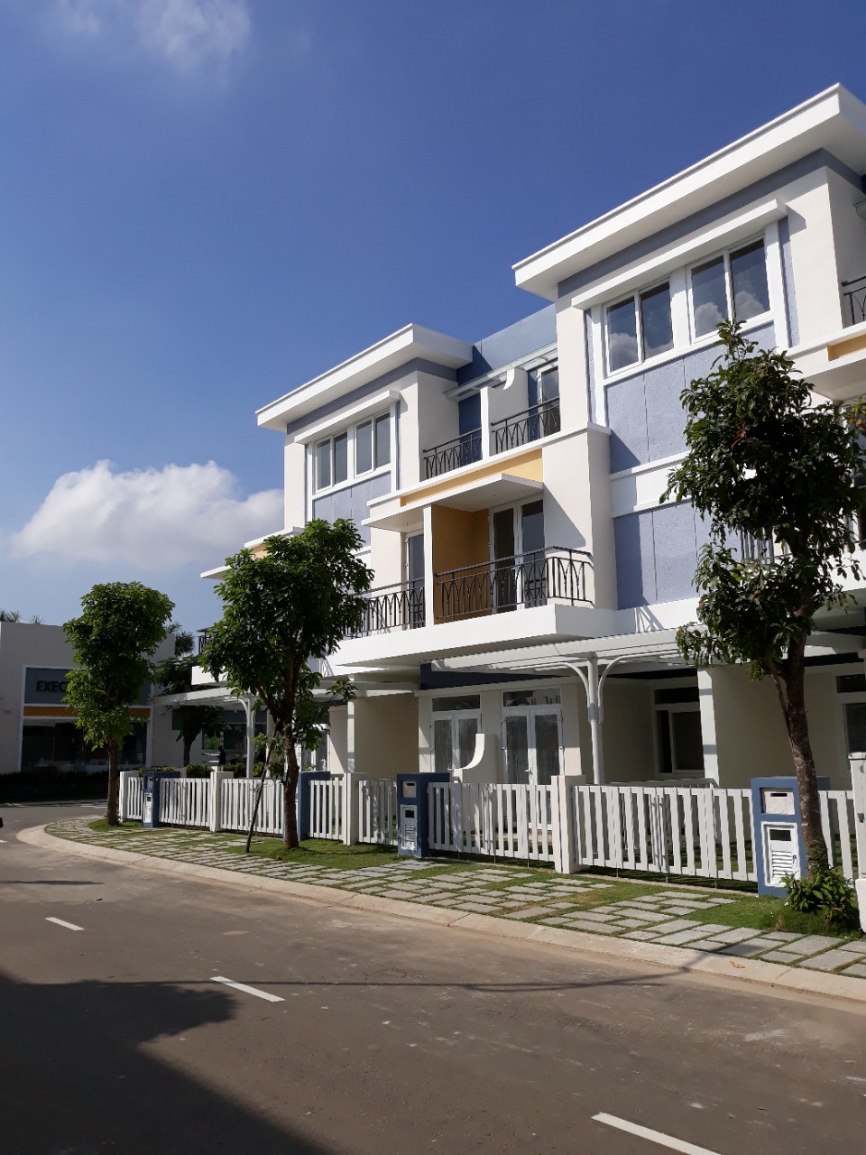 Bán nhà phố liền kề Rosita Khang Điền, quận 9, nhà đẹp, giá tốt 3.8 tỷ