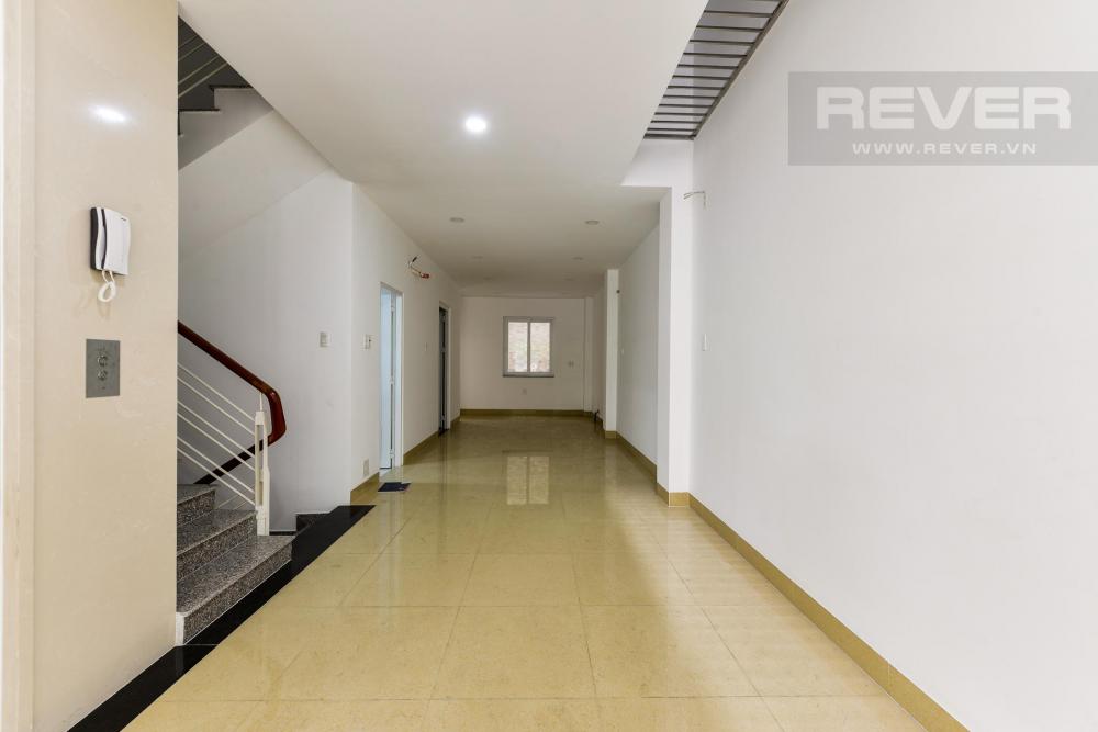 Bán nhà KDC Trung Sơn đang kinh doanh căn hộ dịch vụ có 9 phòng, thang máy. Diện tích 6 x 20m