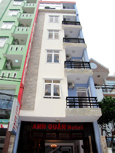 Bán khách sạn đường Hoàng Việt, kế bên khách sạn Đệ Nhất Q. Tân Bình, DT 6x20m, 7 lầu, thang máy