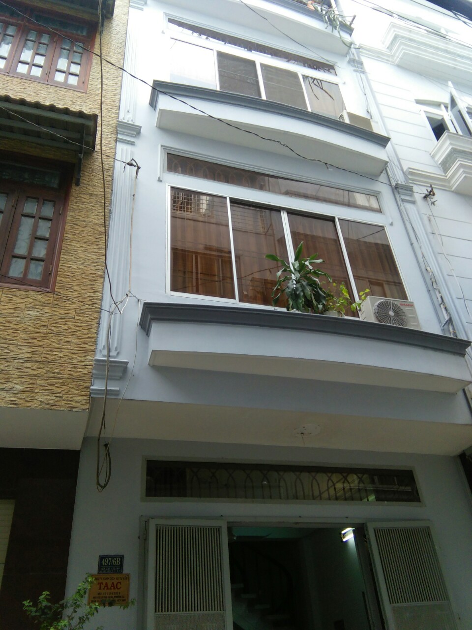 Bán nhà đường Lê Hồng Phong P1 Q10 DT 3,7x13m vị trí căn góc 2 MT . Sổ hồng hoàn công đầy đủ.
