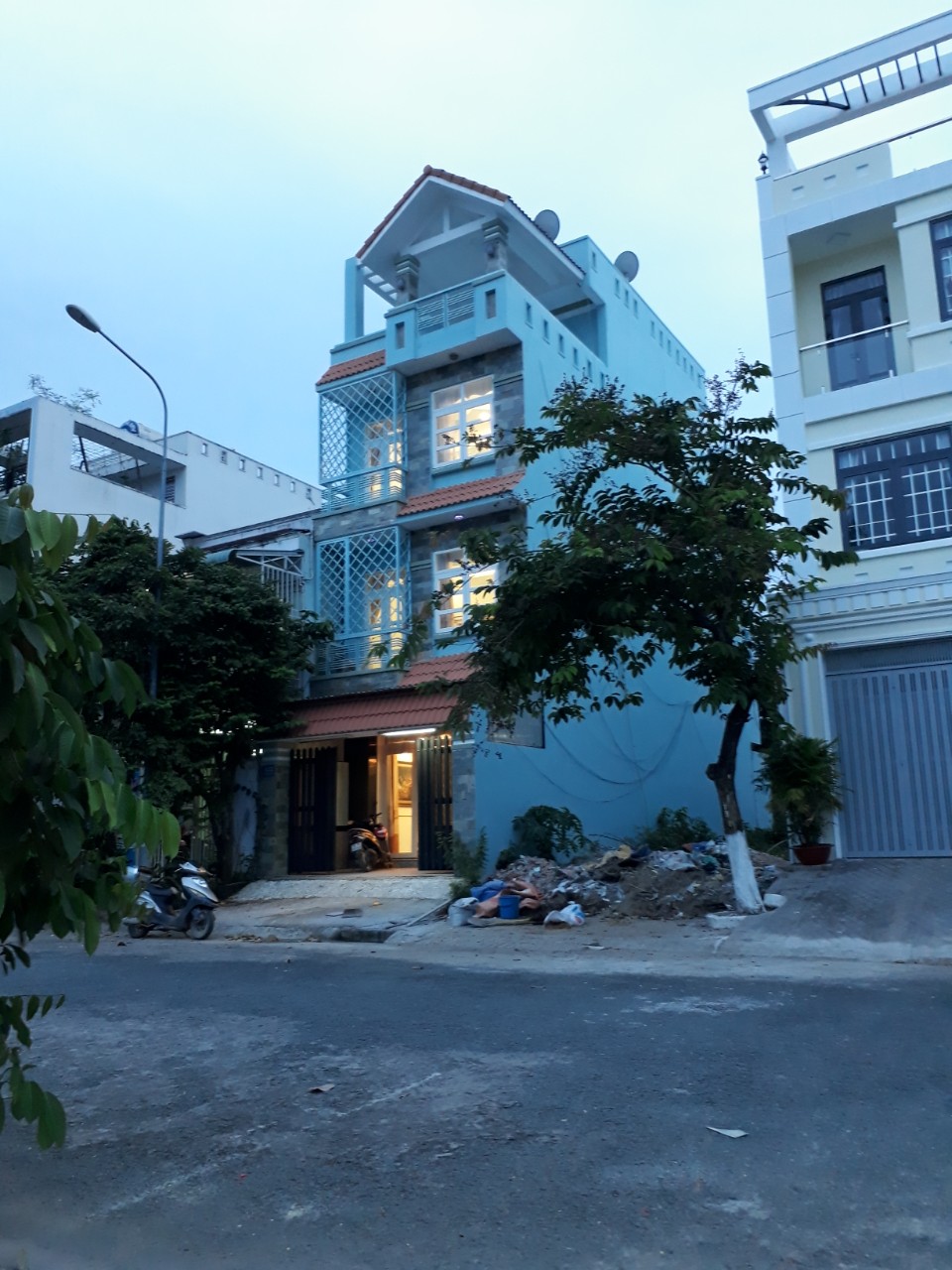 Bán nhà mặt tiền 20m khu tái định Phạm Hữu Lầu, Q7, DT 5x18m, 3 lầu, sân thượng. Giá 7,65 tỷ