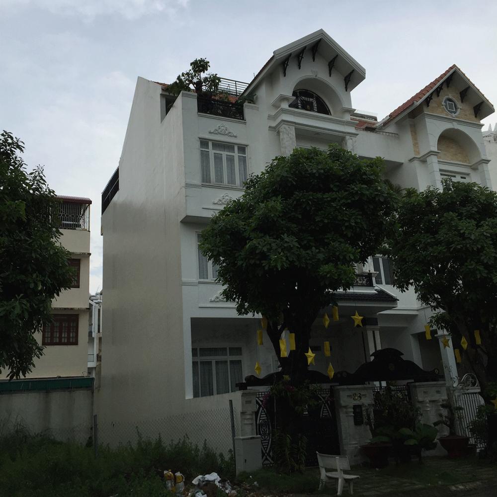 Bán nhà biệt thự phố vườn khu dân cư Him Lam Kênh Tẻ, mặt tiền đường D1, diện tích đất 7.5mx20m, nội thất đẹp, giá 32 tỷ. LH: 0913.050.053