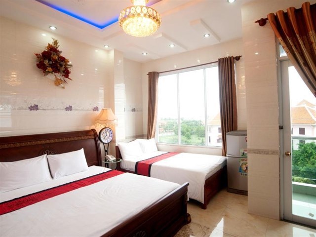 Bán khách sạn cao cấp 1 sao đường số 7 KDC Trung Sơn có 22 phòng, hầm, thang máy, đang kinh doanh thu nhập cao