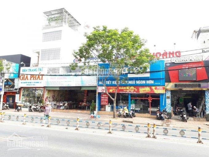 Kẹt tiền cần bán gấp nhà mặt tiền Lê Văn Lương, Quận 7, DT 8x55m, nở hậu 10,2m. Giá 93 triệu/m2