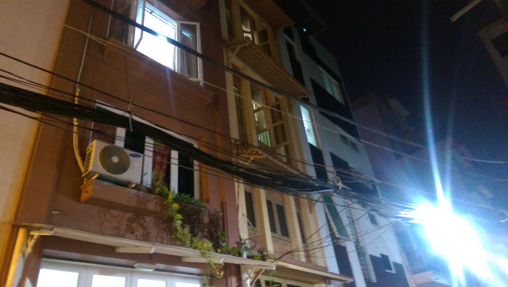 Bán gấp căn nhà 1 trệt 1 lầu đường Nguyễn Biểu, đang có hợp đồng thuê 25tr/tháng.