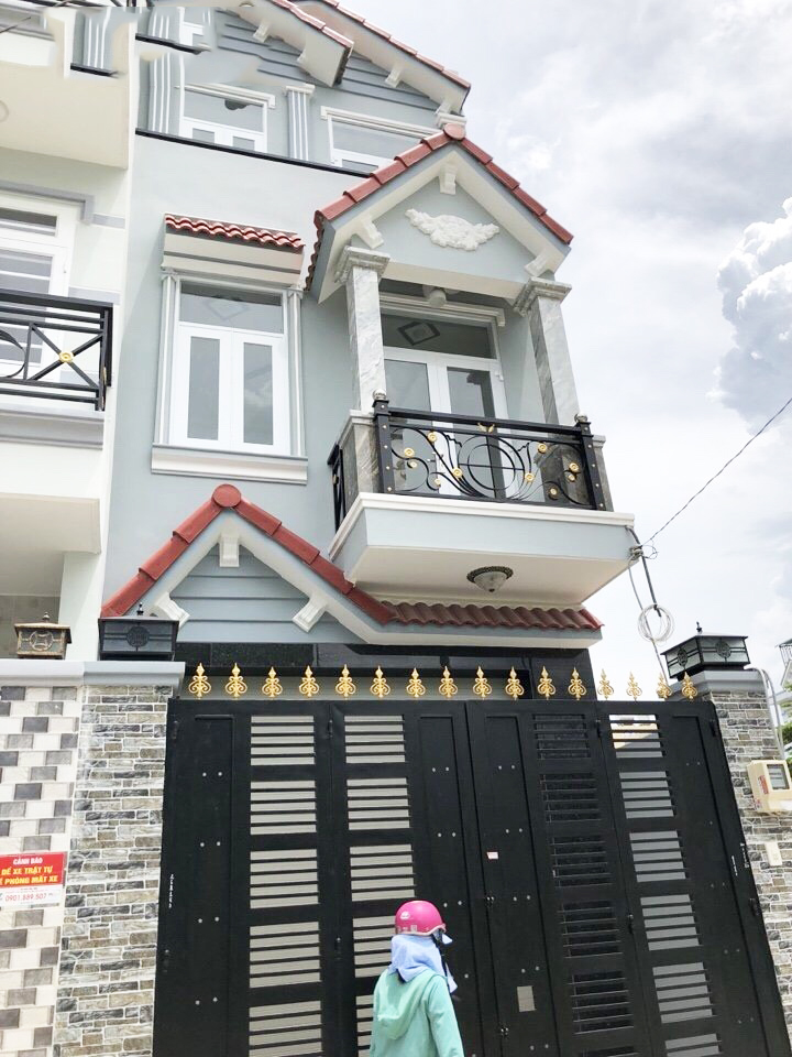Cần bán nhà mặt tiền hẻm 1113 Huỳnh Tấn Phát, Quận 7, DT 4,8x16m. Giá 4,5 tỷ