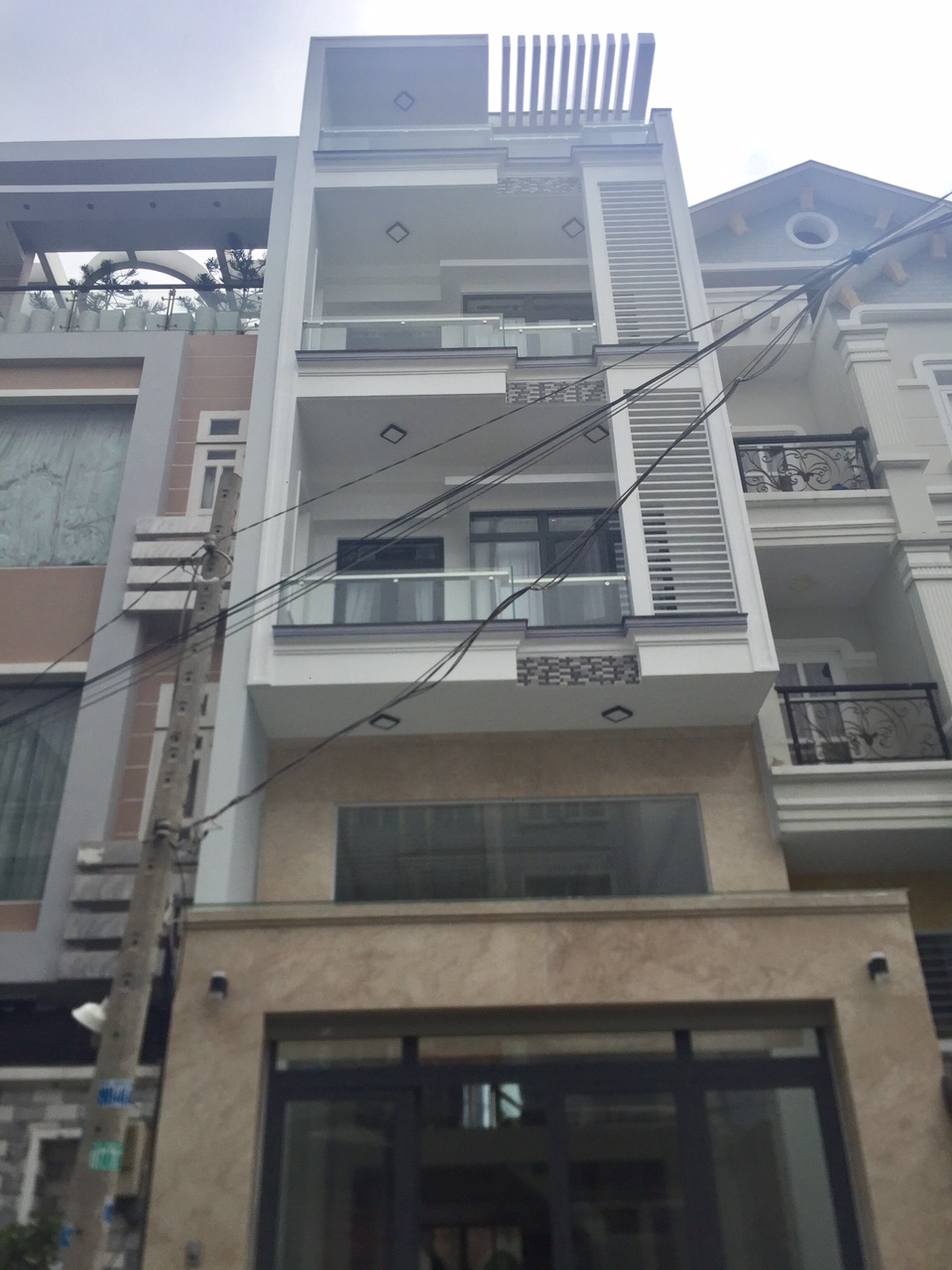 Bán nhà mới đẹp mặt tiền đường 16m Phú Thuận, Quận 7, DT 5x20m, 2 lầu. Giá 9,7 tỷ