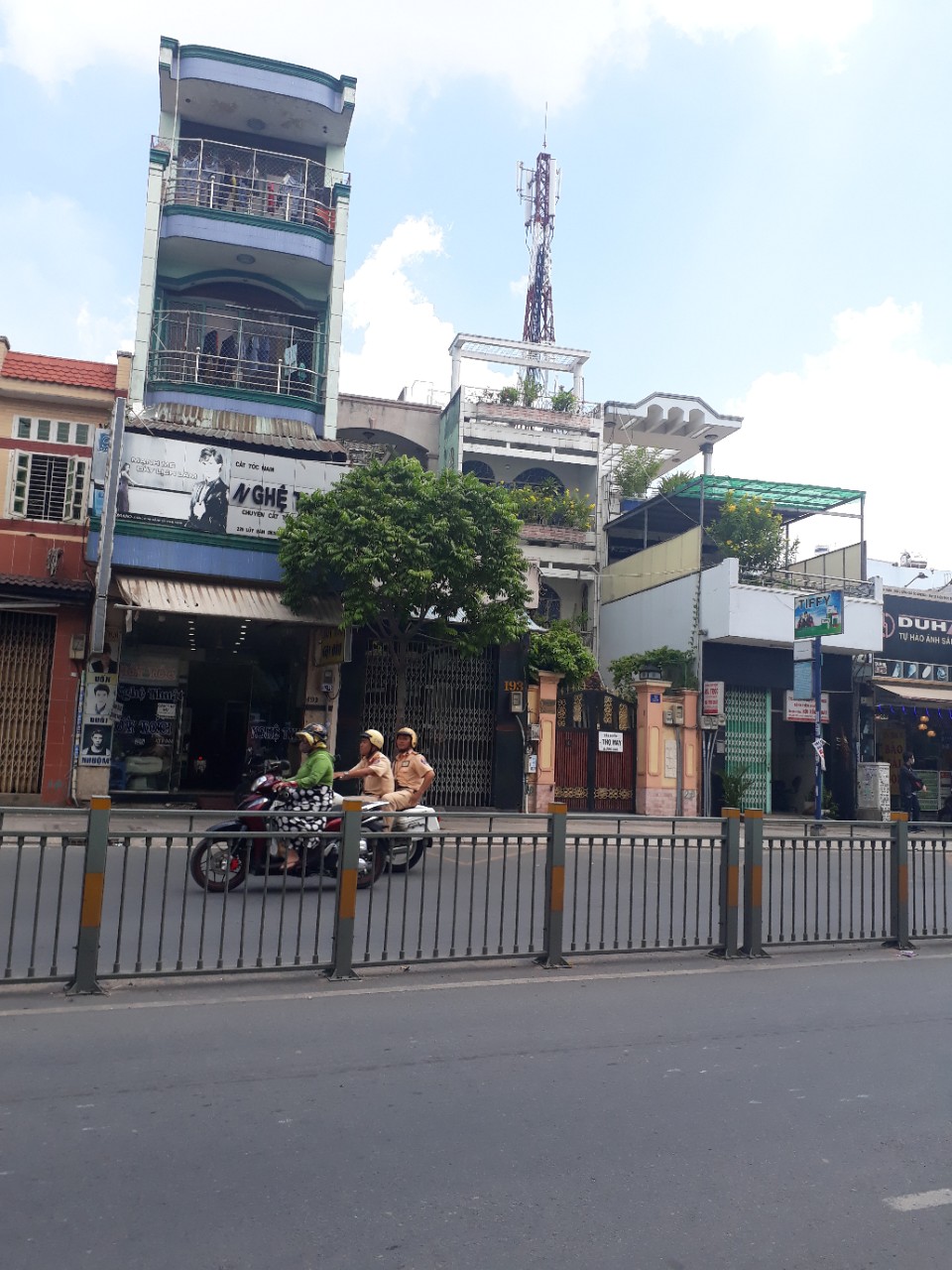 Chính chủ cần bán gấp nhà mặt tiền đường Nguyễn Sơn, Tân Phú, DT 5.3x17m, cấp 4, giá 12.6 tỷ