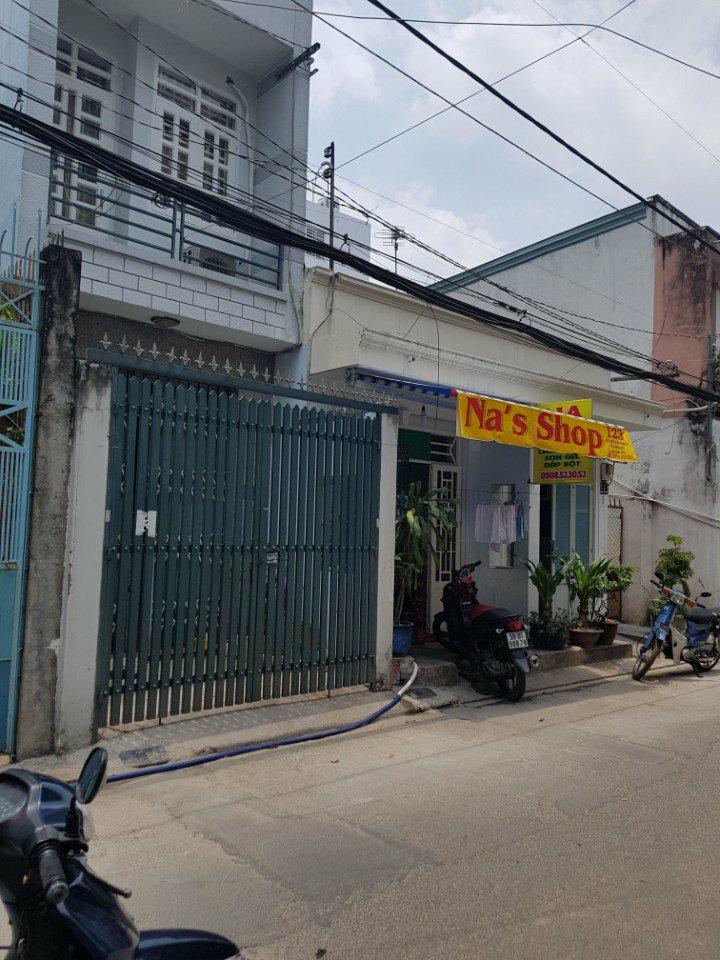 Bán nhà MTNB Nguyễn Lộ Trạch, Tân Quý, Tân Phú, 3,3x15m, cấp 4, giá 4,3 tỷ. LH 0901127776