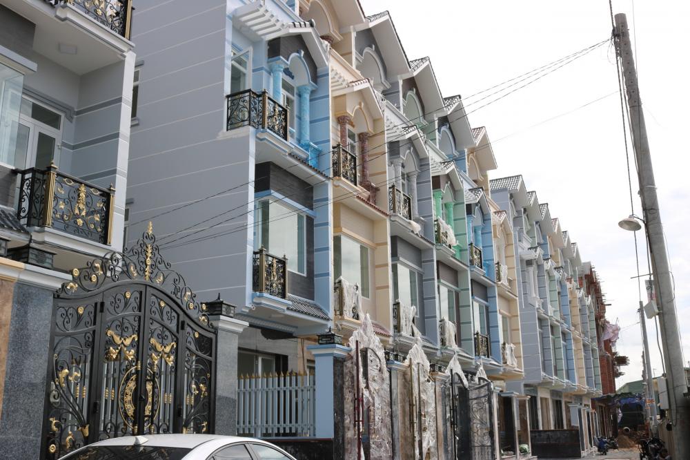 Chính chủ cần bán biệt thự nhà phố mặt tiền ngay Đại Lộ Võ Văn Kiệt, SHR, giá 5 tỷ