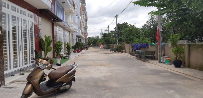 Nhà mới xây, đường nhựa 9m, gần Lê Văn Khương, Hiệp Thành, 5x13m, đúc 4 tấm