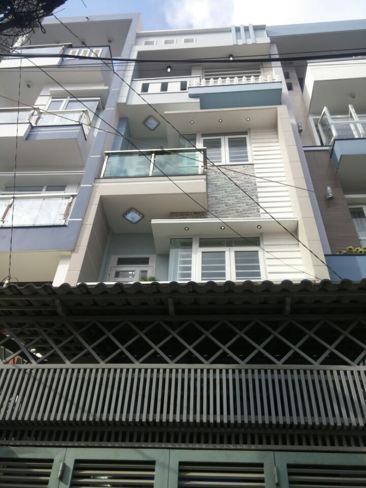 Bán nhà MT đường 740, Sư Vạn Hạnh, P. 12, Quận 10. DT: 4x20m, 5 tầng, giá 18 tỷ