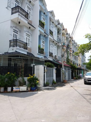 Cần bán nhà mới dọn vào ở ngay trên đường Huỳnh Tấn Phát hẻm xe hơi
