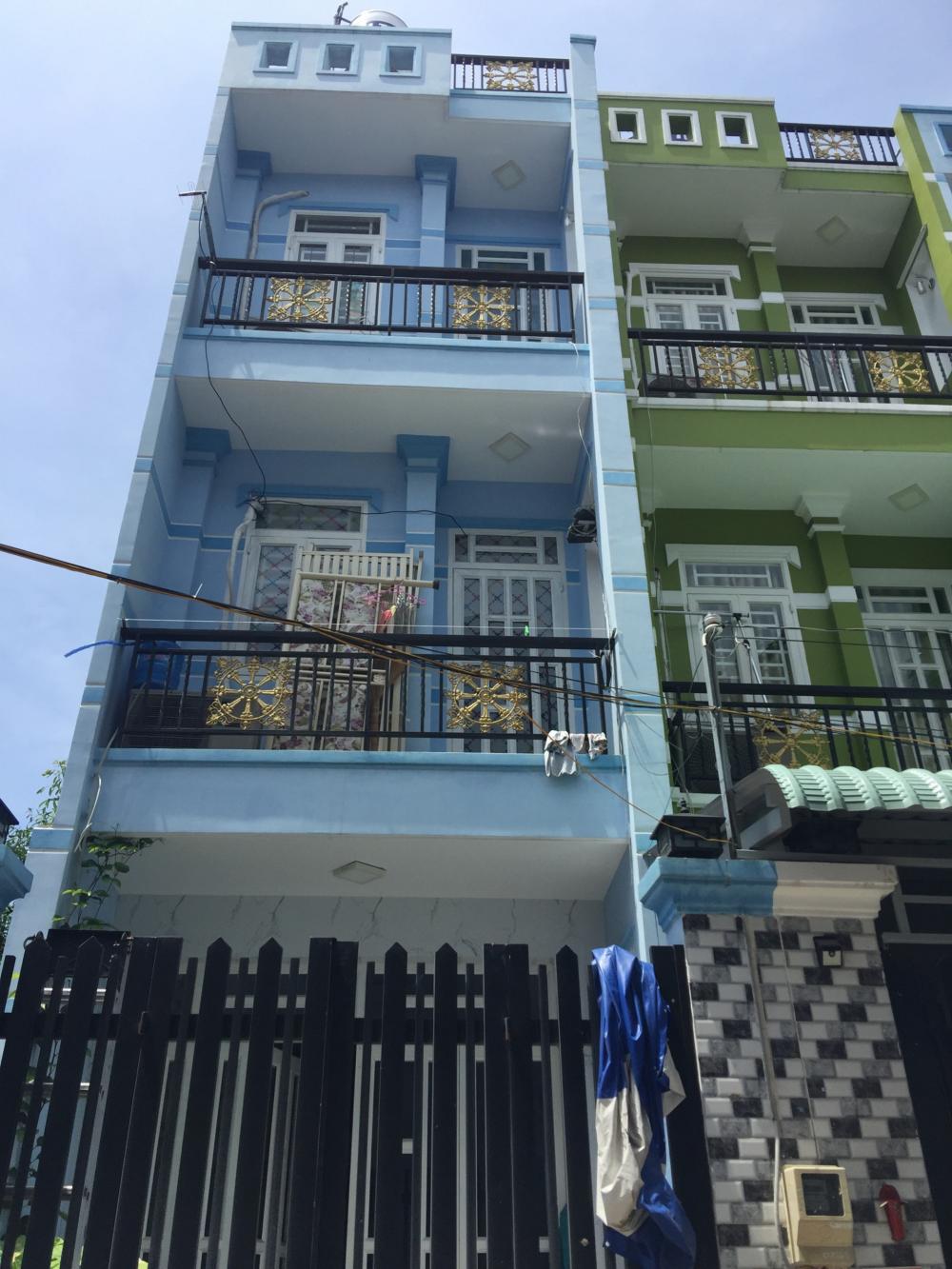 Cần bán nhà mới dọn vào ở ngay trên đường Huỳnh Tấn Phát hẻm xe hơi