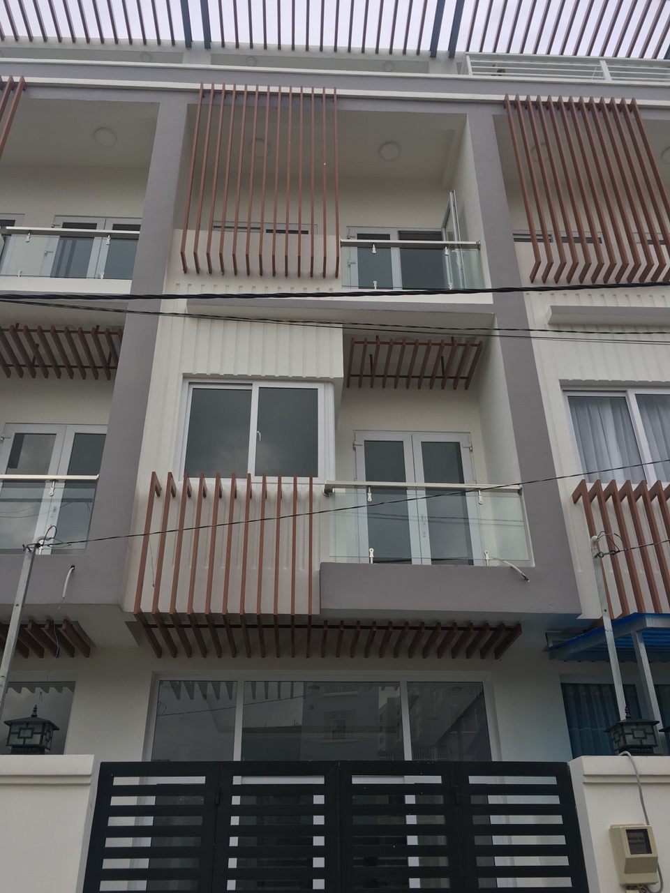 Bán 3 căn nhà liền kề mới đường 22, phường Linh Đông, 4.35 tỷ