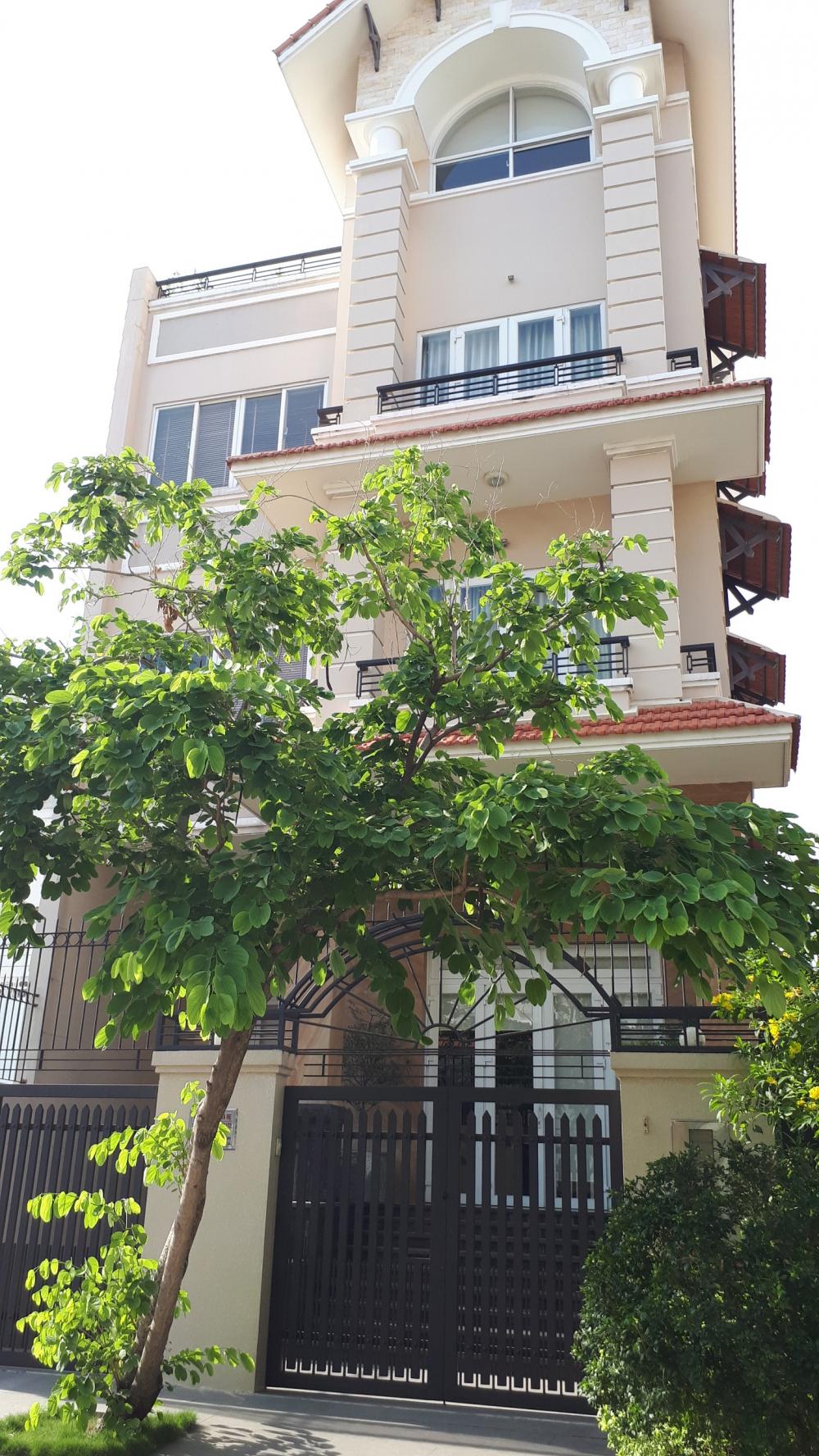 Bán nhà đẹp, 2 lầu, góc đường 40 với 75, KDC Tân Quy Đông, phường Tân Phong, quận 7