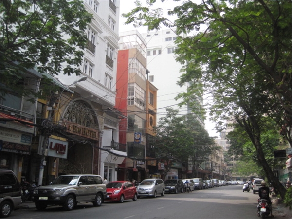 Bán nhà đường Thành Thái Phường 12 Quận 10. DT 4x25m, vuông vức, (hai xe hơi tránh nhau)