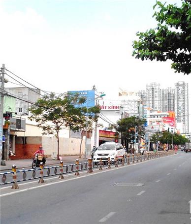 Bán nhà mặt tiền Huỳnh Tấn Phát, Phú Thuận, quận 7, dt: 13x50 m, trệt nở hậu 25 m. Vị trí KD sầm uất