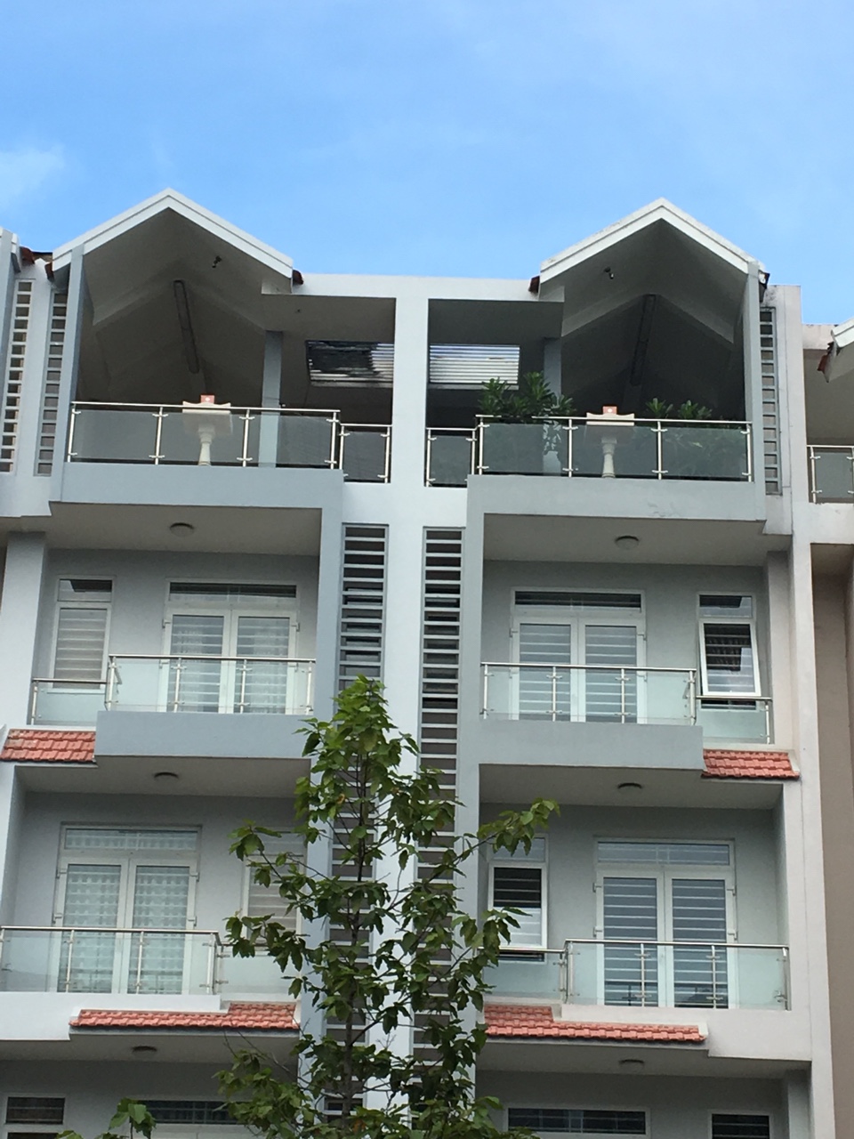 Cần tiền gấp muốn bán nhà Tô Hiến Thành, quận 10, DT: 4x12m, giá chỉ hơn 7 tỷ