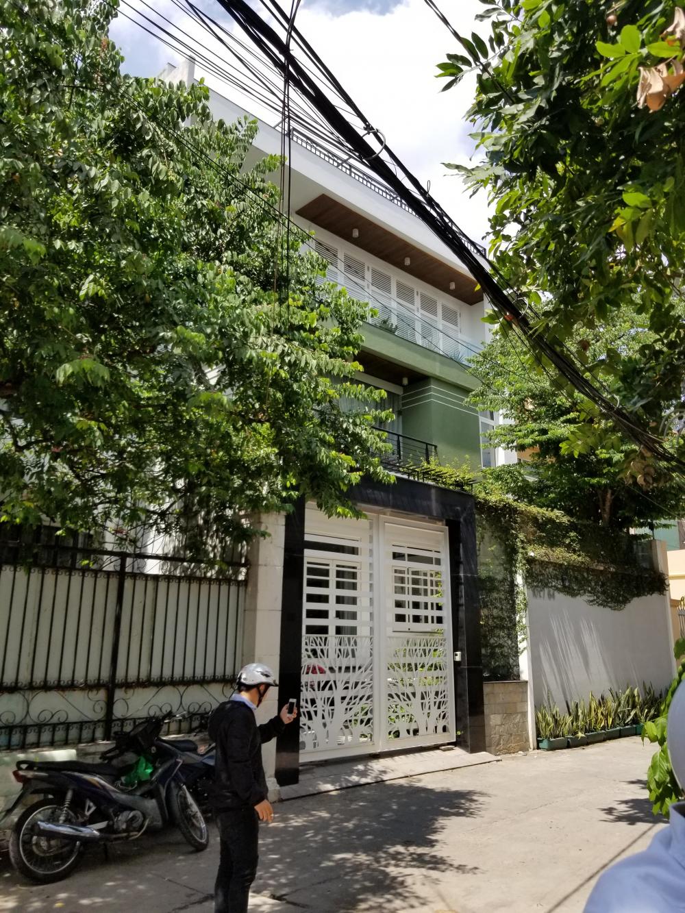 Xuất cảnh bán gấp nhà khu Víp Đệ Nhất Khách Sạn, HXH 8m 1/ Hoàng Việt, P4, Q.TB, khu cán bộ cao cấp 