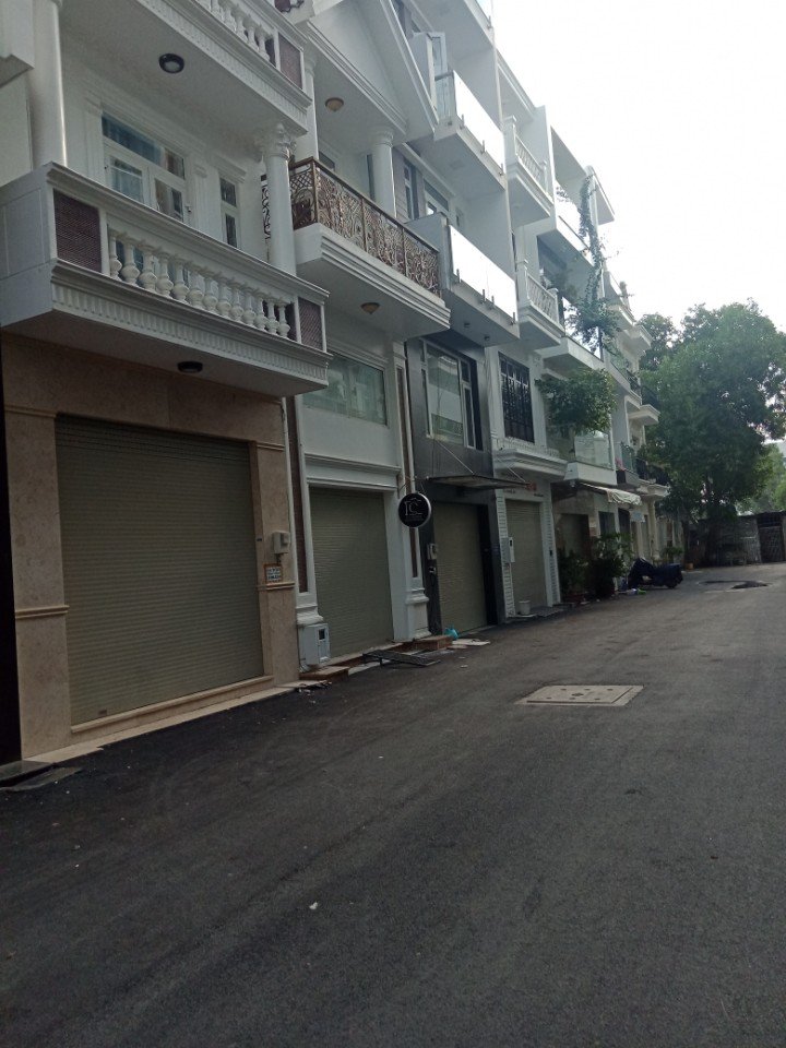 Bán nhà mặt tiền đường 8m Hoàng Quốc Việt, Quận 7, 3 lầu, sân thượng. Giá 5,5 tỷ